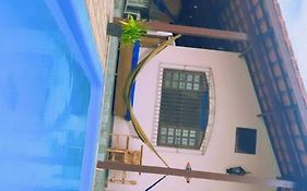 Lugar encantador e aconchegante, com piscina